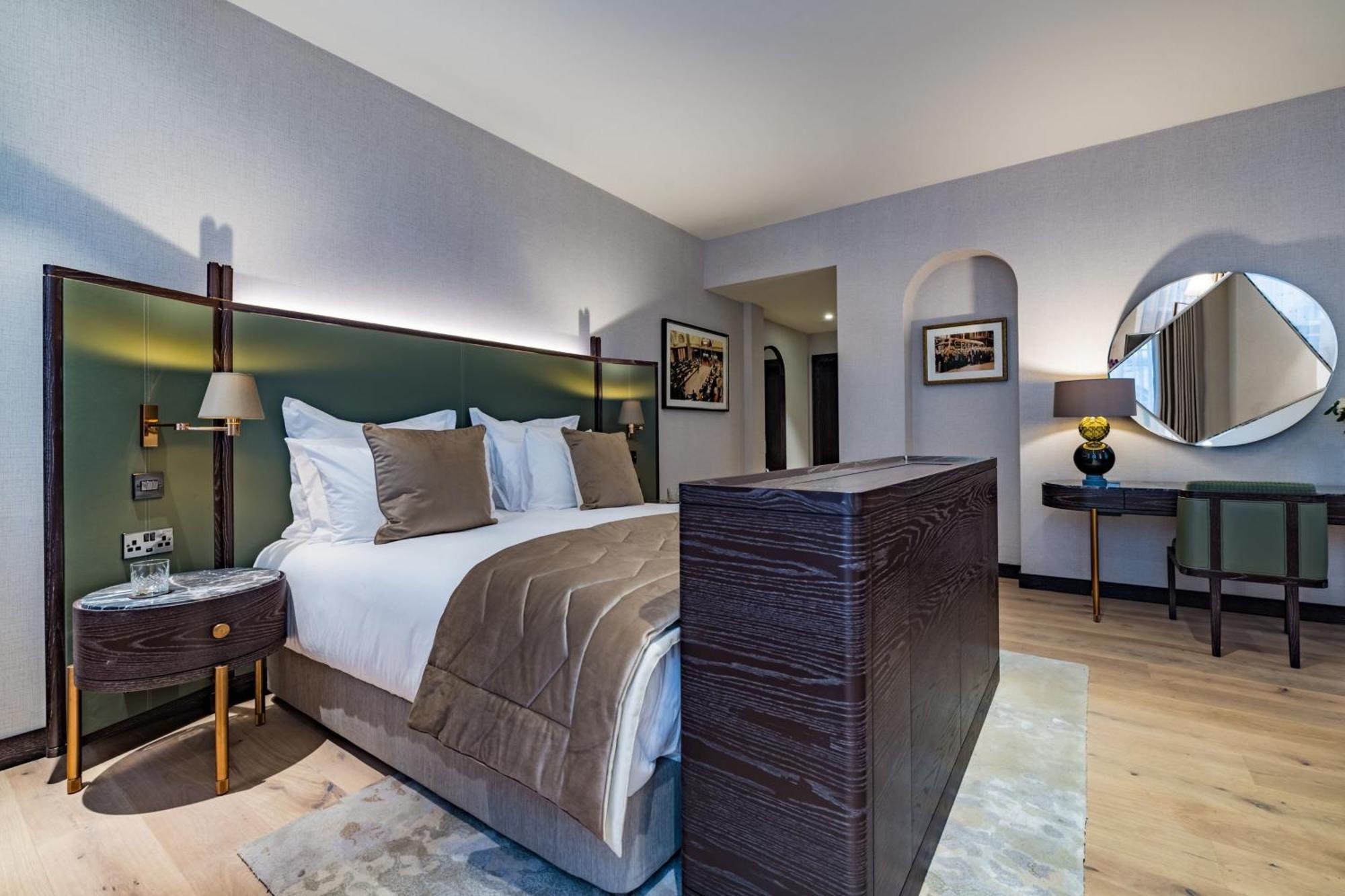 Stock Exchange Hotel, Manchester, Autograph Collection Dış mekan fotoğraf A bedroom at The Ivy Collection