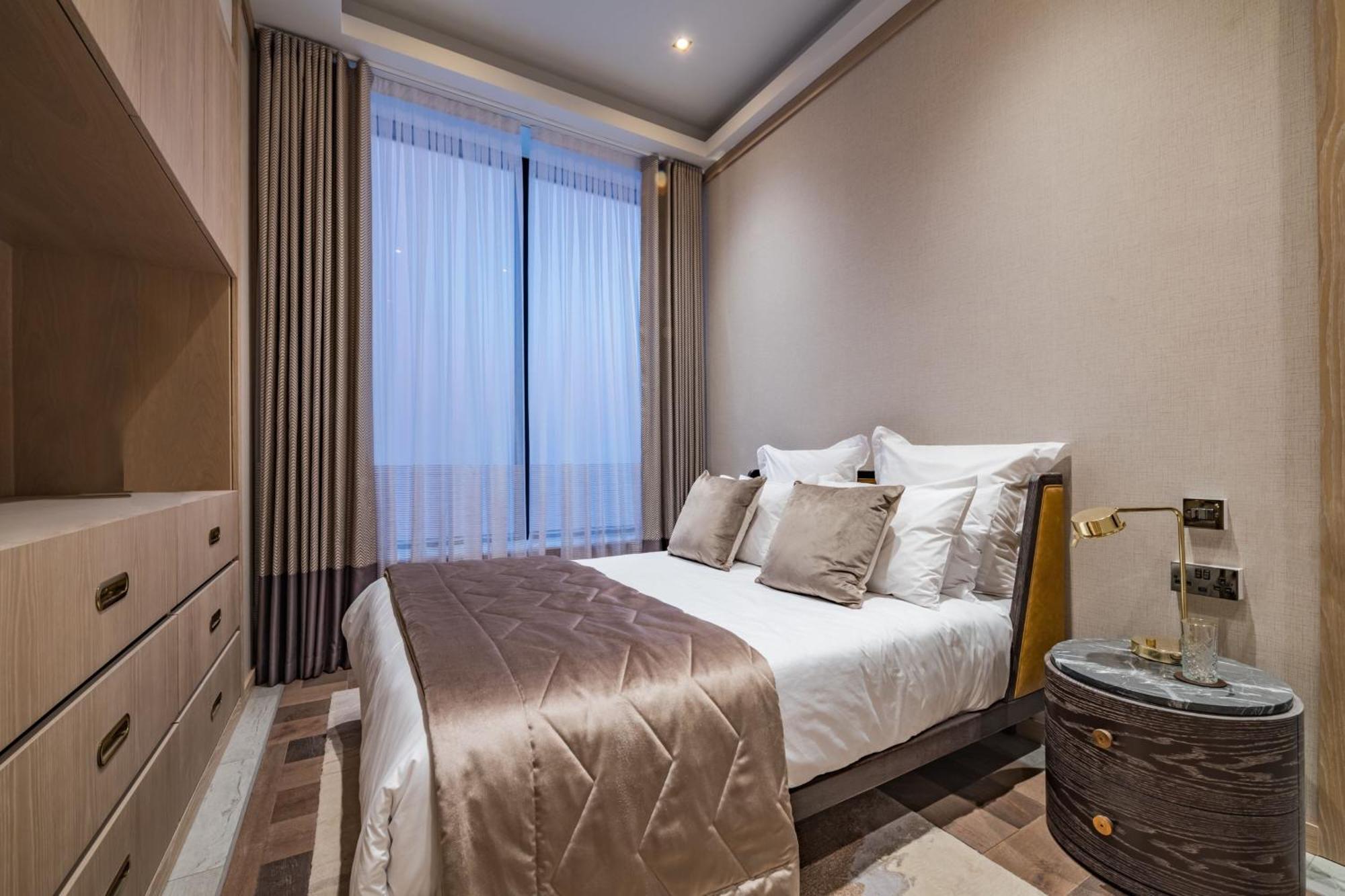 Stock Exchange Hotel, Manchester, Autograph Collection Dış mekan fotoğraf A bedroom at The Ritz London
