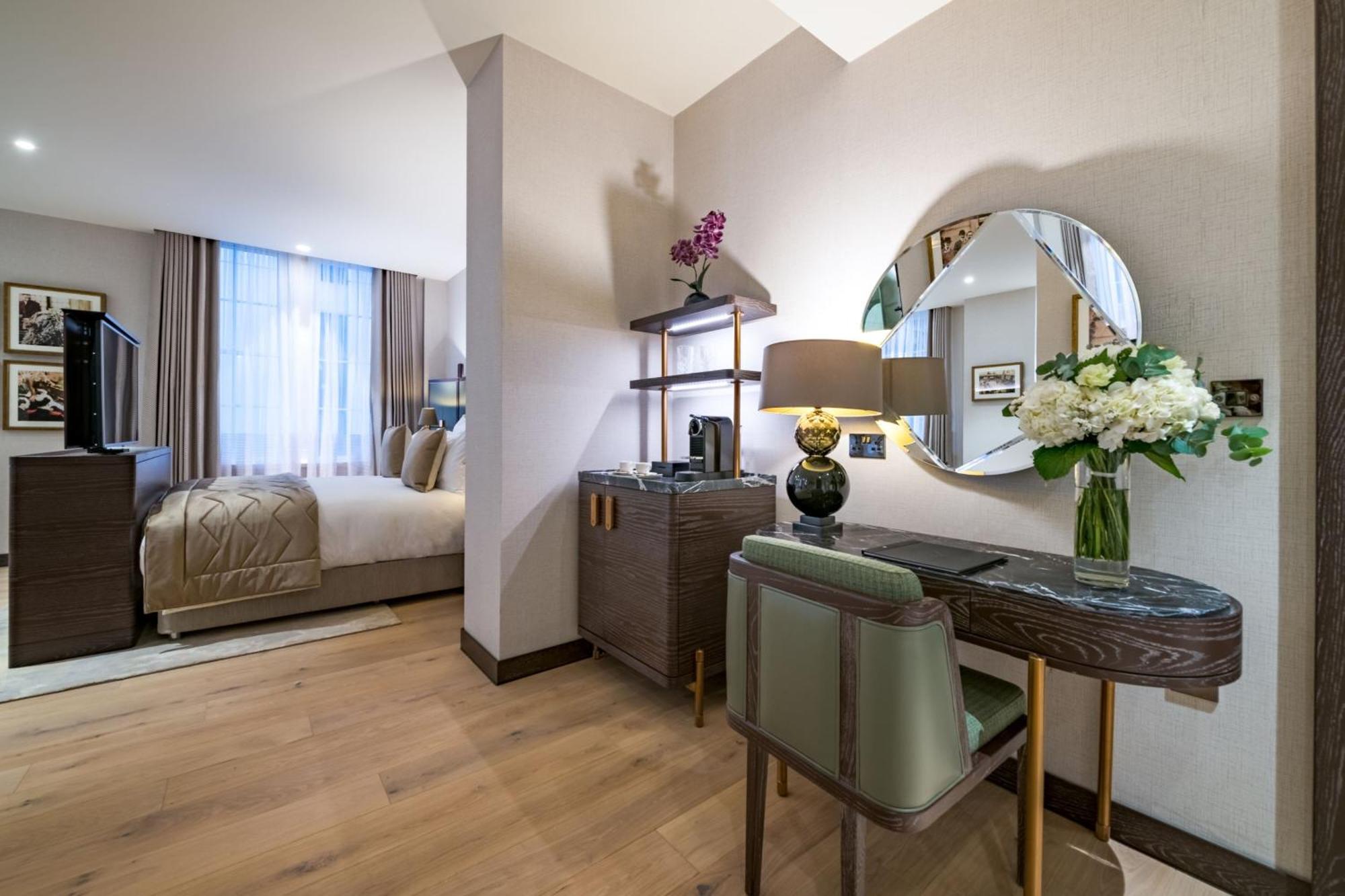 Stock Exchange Hotel, Manchester, Autograph Collection Dış mekan fotoğraf A bedroom at The Ivy Collection