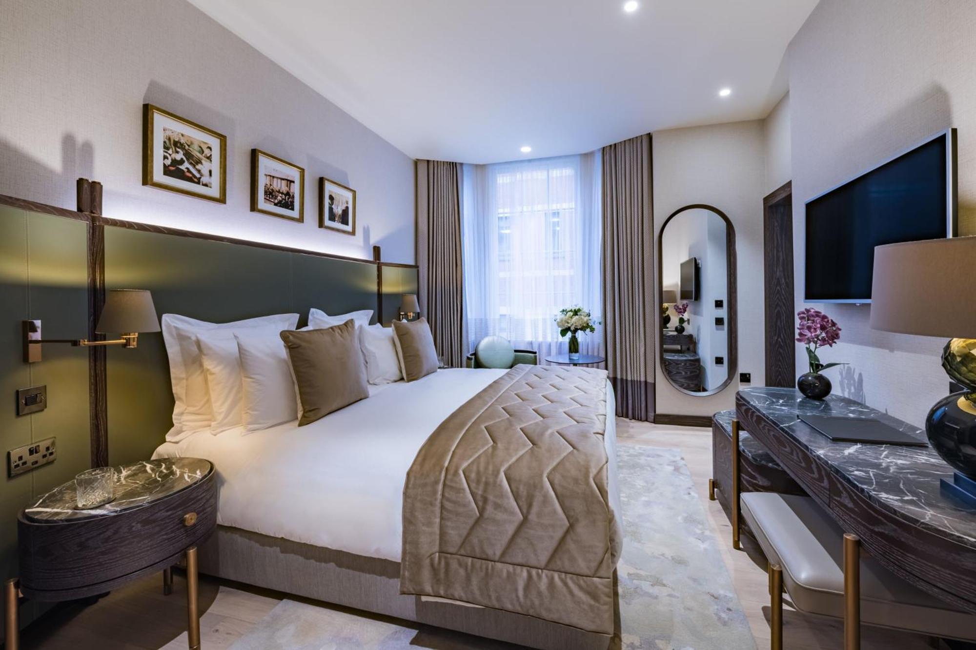 Stock Exchange Hotel, Manchester, Autograph Collection Dış mekan fotoğraf A bedroom at The Guardsman